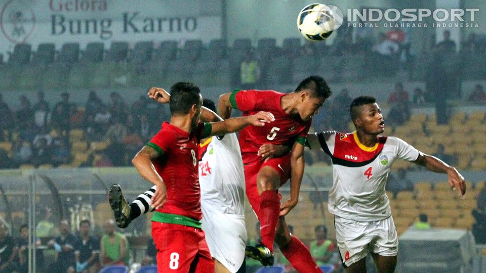 Suasana laga Timnas Indonesia vs Timor Leste. Copyright: © Herry Ibrahim/INDOSPORT